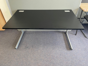 Picture of SD 19 - 1400mm Straight Desk