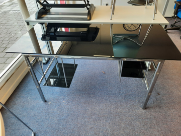 Picture of SD 9 - 1500mm Straight Glass Desk