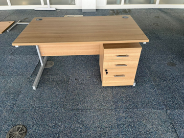 Picture of SD 8 - 1400mm Straight Desk