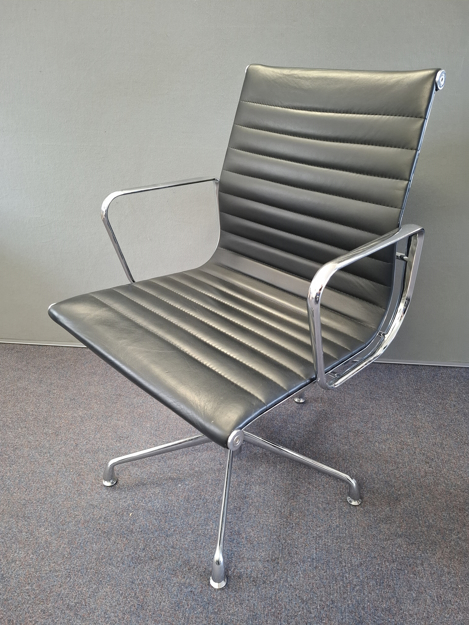 Picture of MC 12 – Mobili Libra Eames Style Meeting Chair