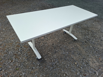 Picture of MT 8 - 1600mm Straight Fliptop Table