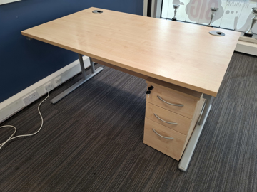 Picture of SD 15- 1400mm Straight Desk